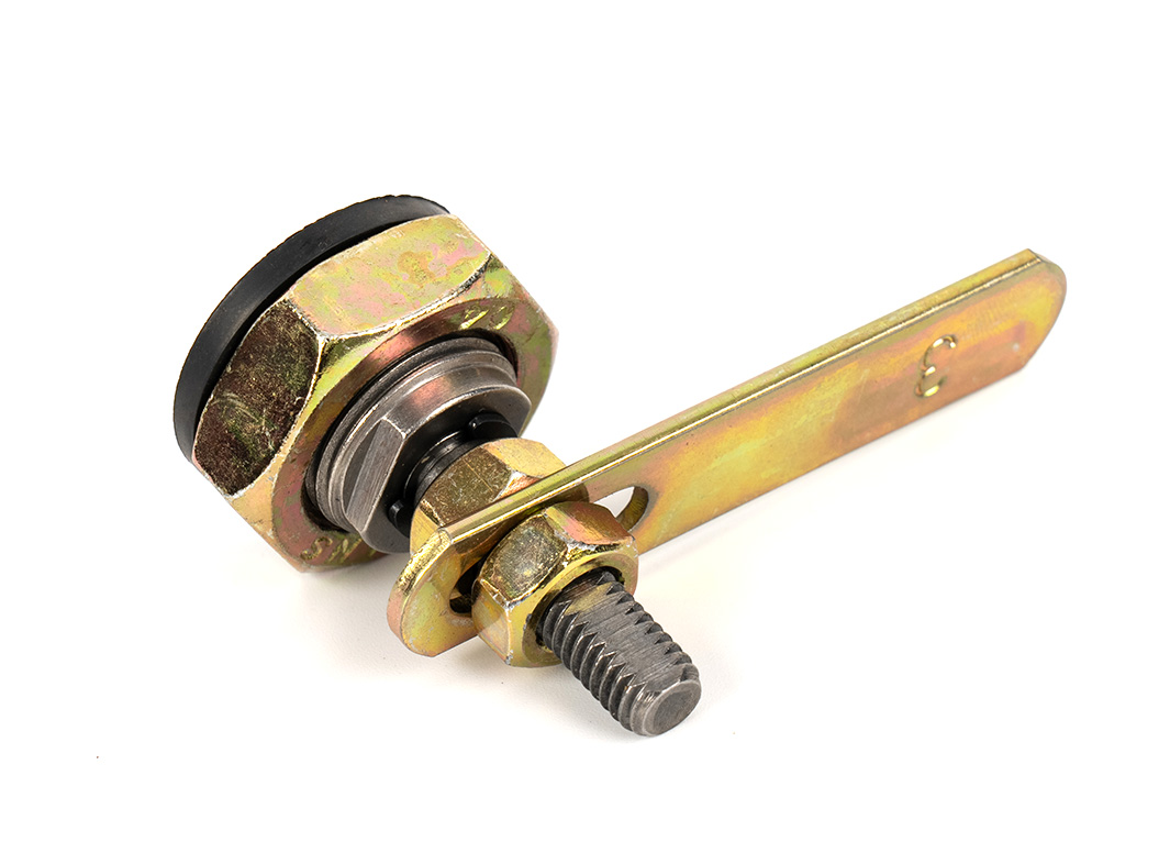 Háromszögű zárszerkezet a padlóajtóhoz